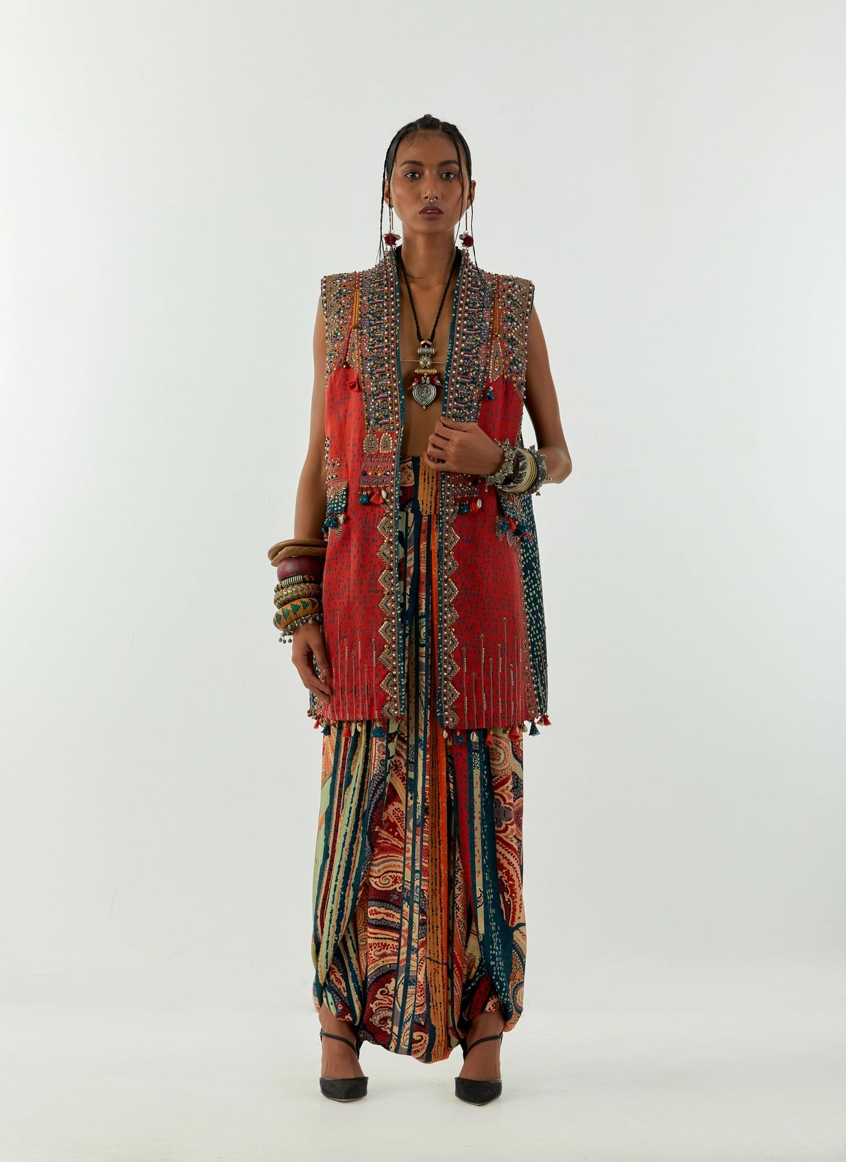 RUHI SLEEVELESS JACKET