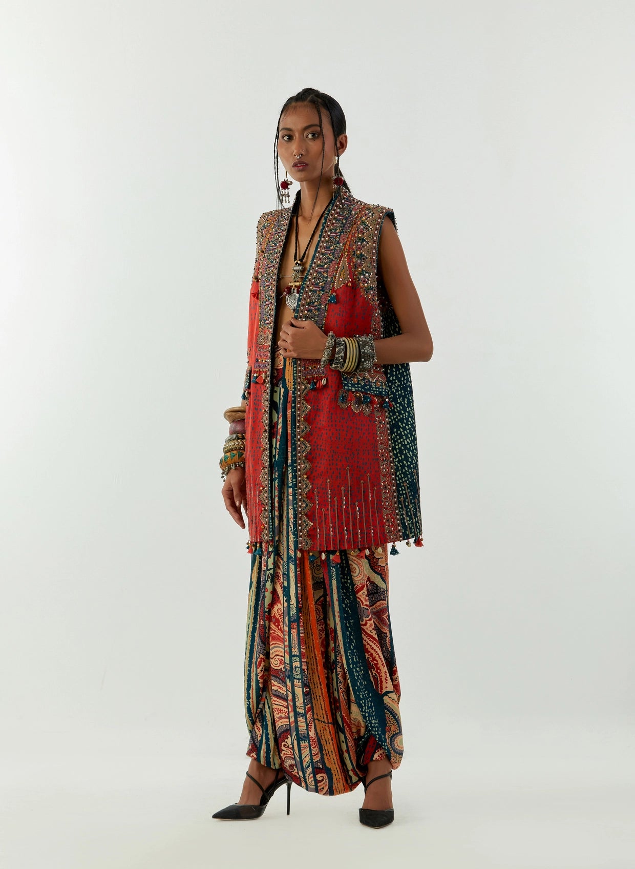 RUHI SLEEVELESS JACKET