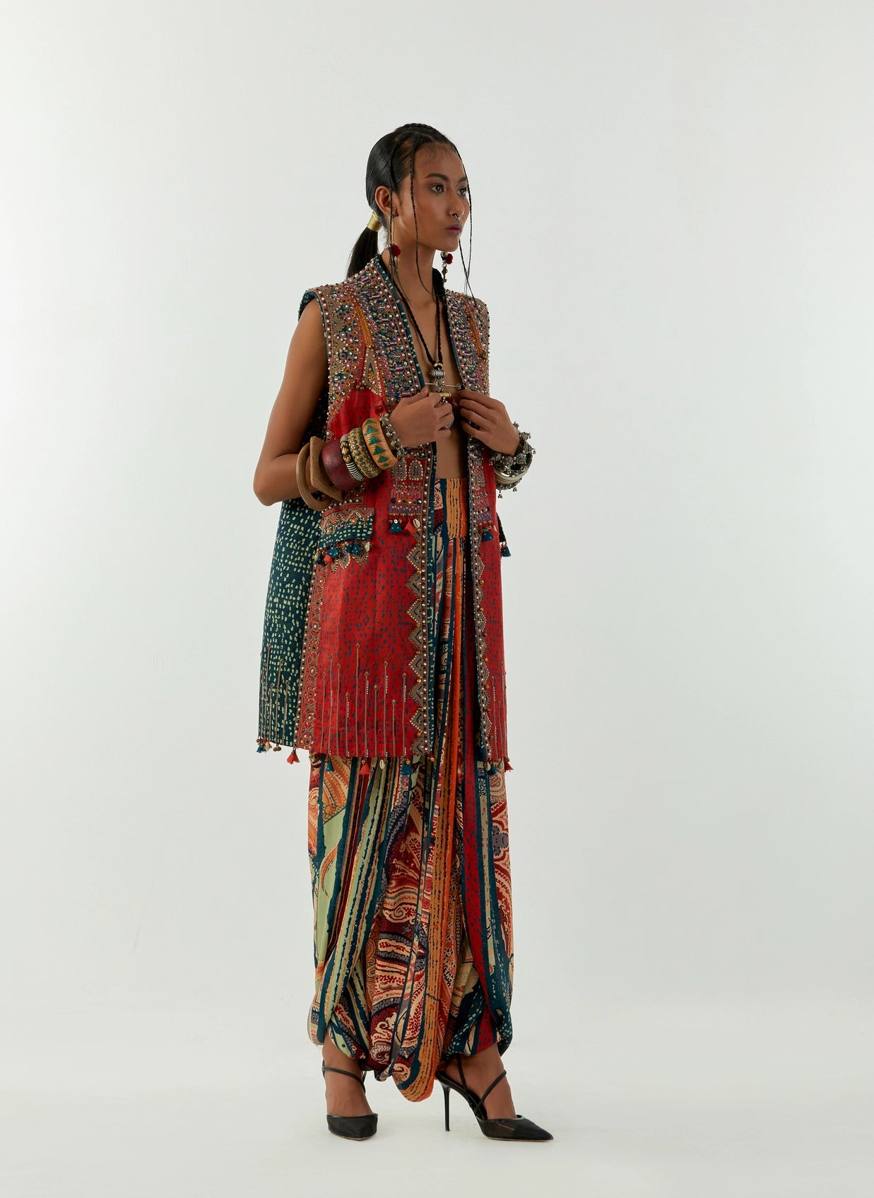 RUHI SLEEVELESS JACKET