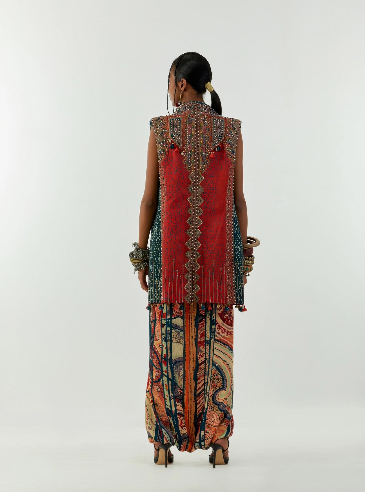 RUHI SLEEVELESS JACKET