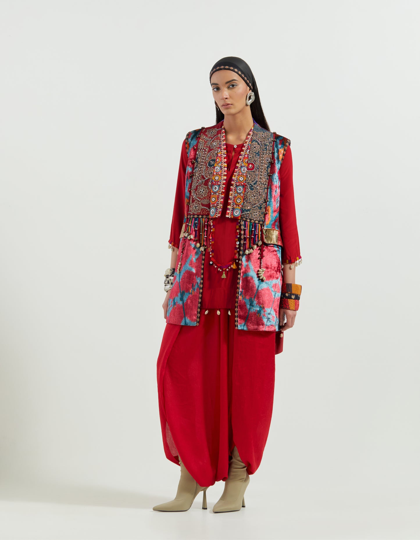 RUHI SLEEVELESS JACKET