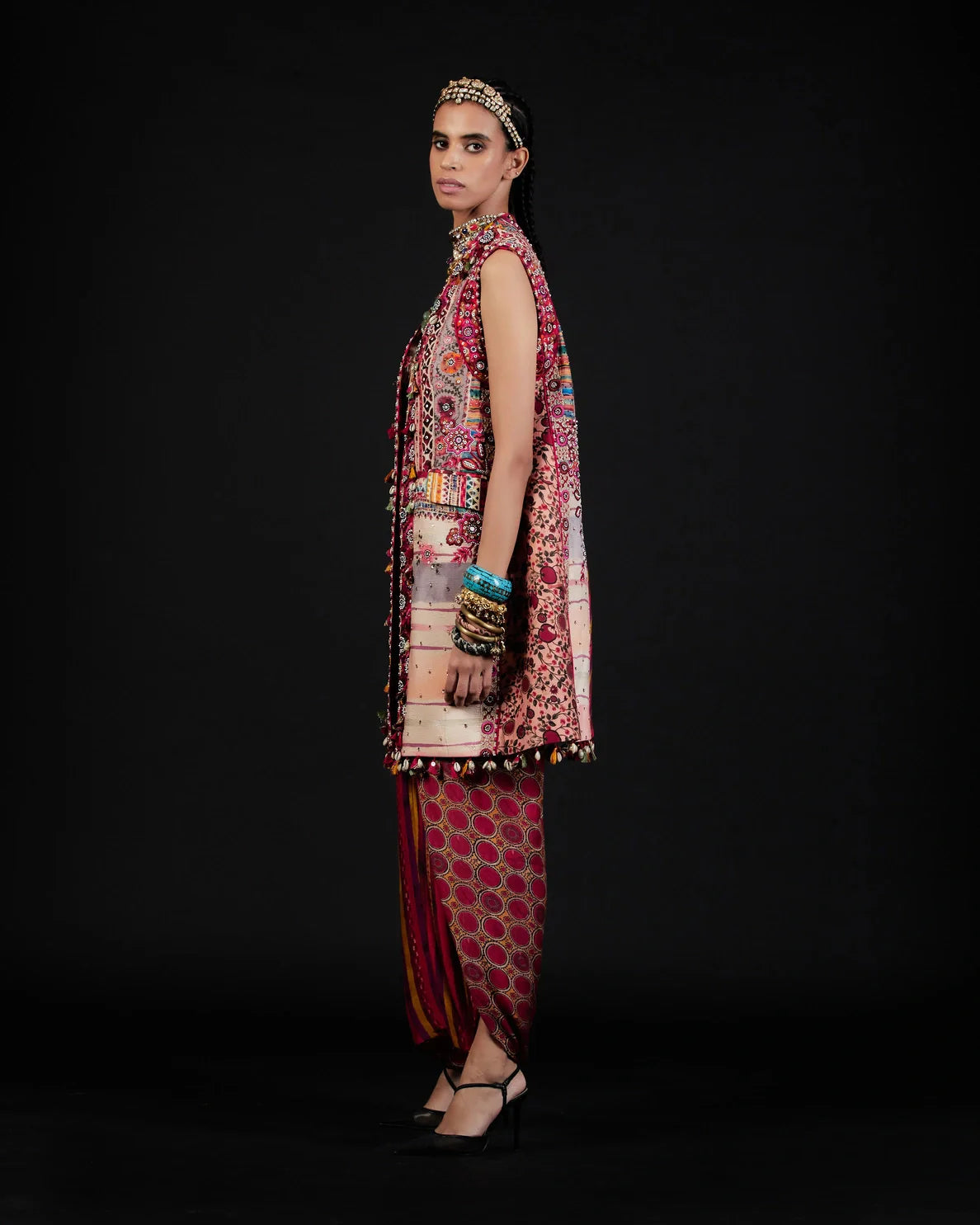 RUHI SLEEVELESS JACKET