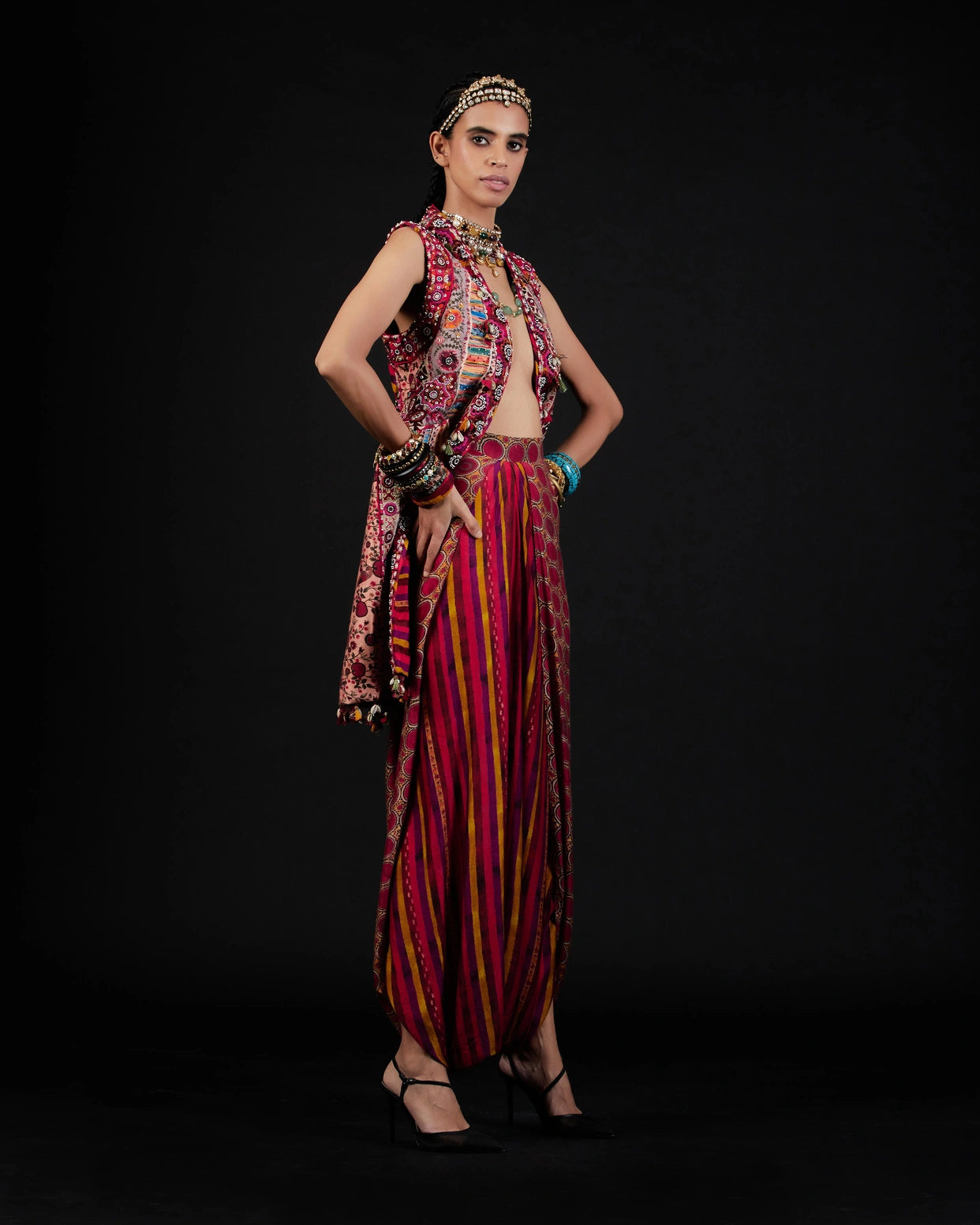 RUHI SLEEVELESS JACKET