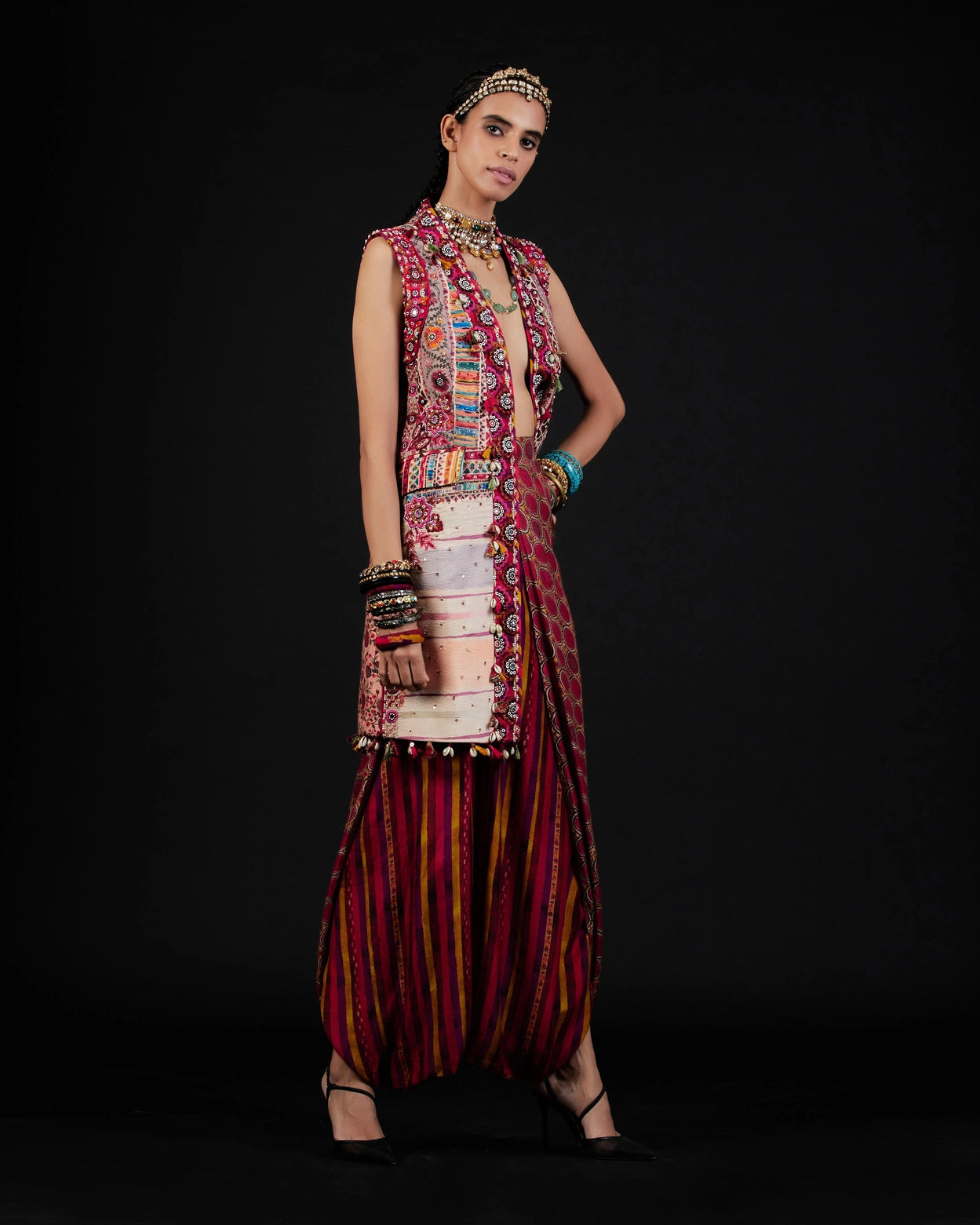 RUHI SLEEVELESS JACKET