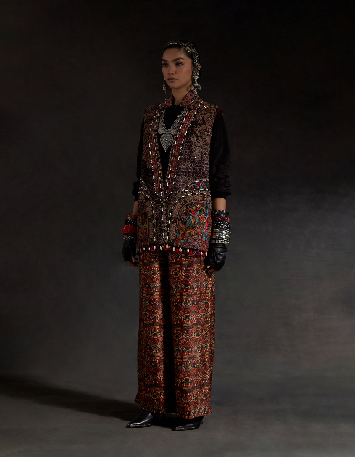 RUHI SLEEVELESS JACKET SET