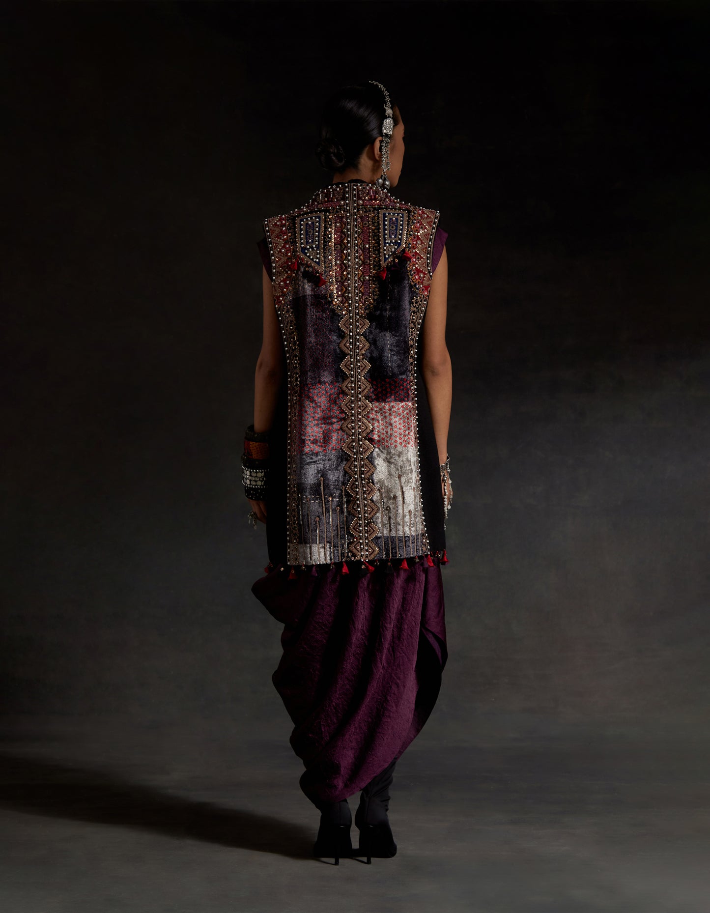 RUHI SLEEVELESS JACKET SET