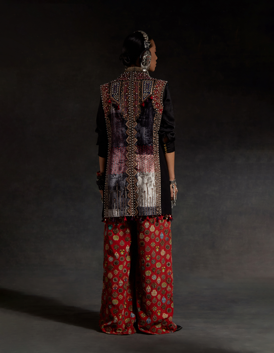 RUHI SLEEVELESS JACKET SET