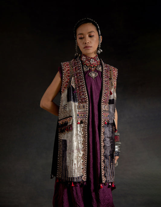 RUHI SLEEVELESS JACKET