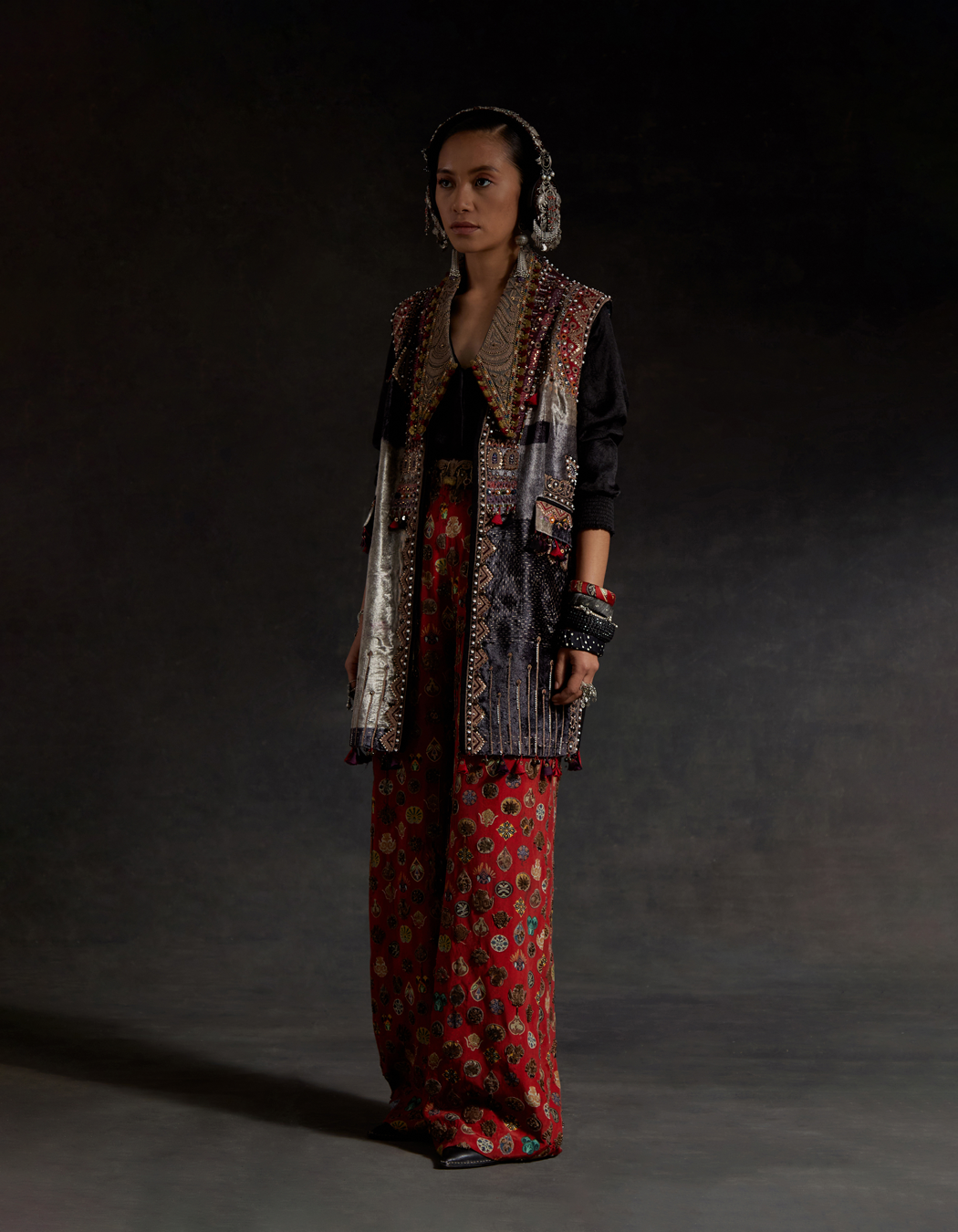 RUHI SLEEVELESS JACKET SET