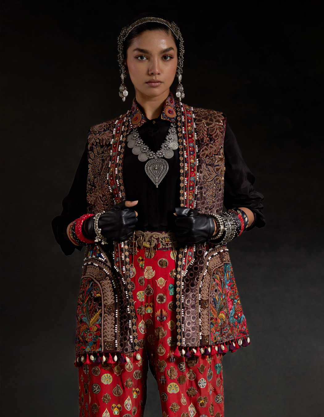 RUHI SLEEVELESS JACKET SET