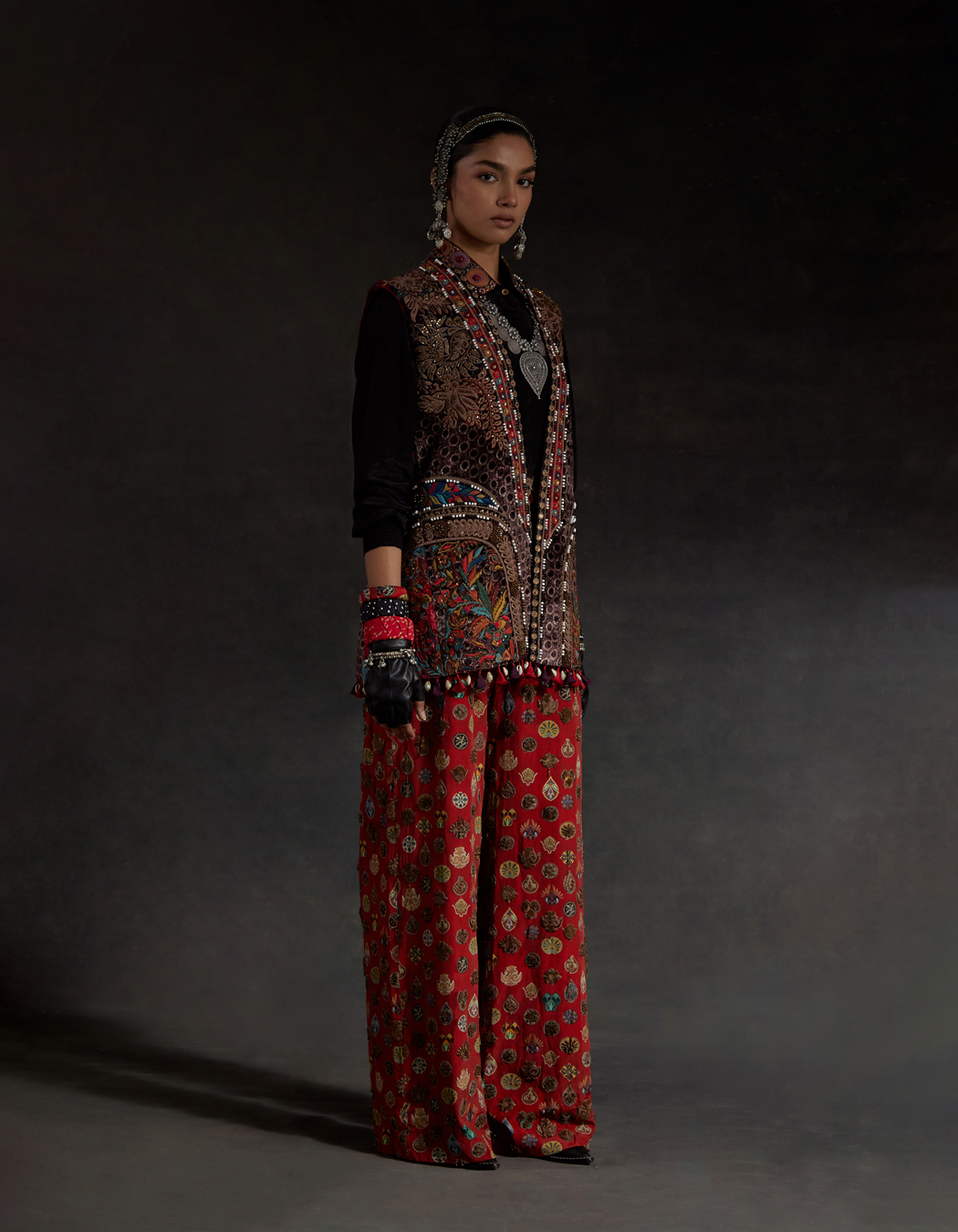 RUHI SLEEVELESS JACKET SET